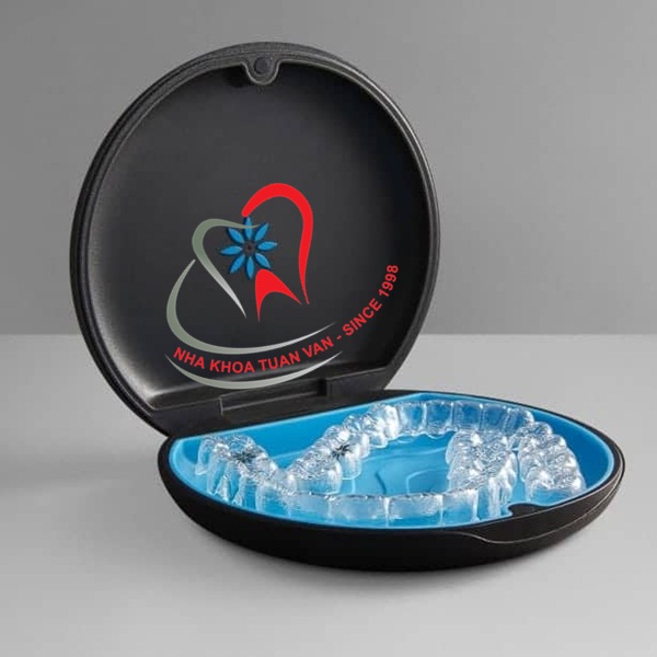 khay-nieng-invisalign